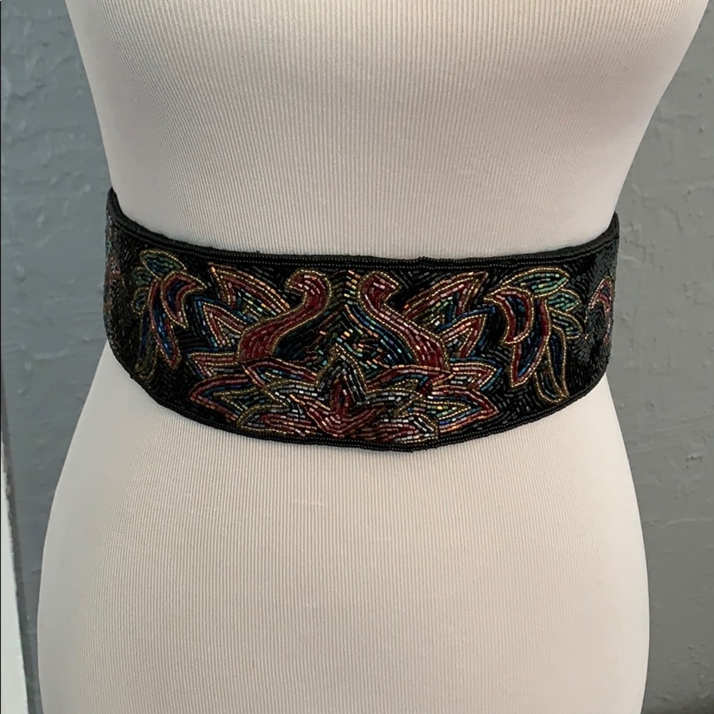 Vintage Gem! Beautiful beaded belt !
